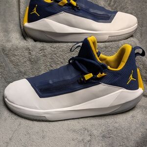 Nike Navy Yellow White Men's Low-Top Basketball Shoes